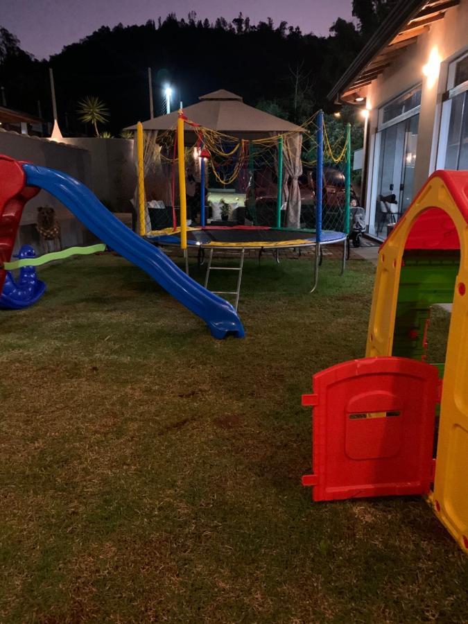 Pousada Familia Bueno Monte Alegre do Sul Buitenkant foto